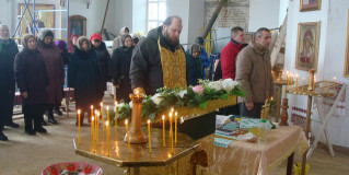 Служба в восстанавливаемом храме. Февраль 2016 г.