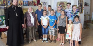 Дети спешат в наш храм